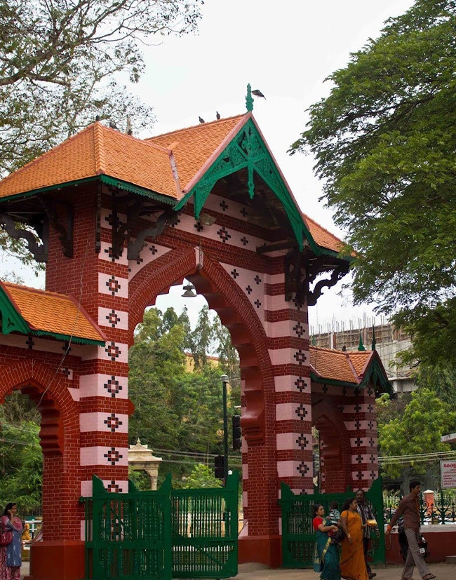 Madurai to Trivandrum bus rental